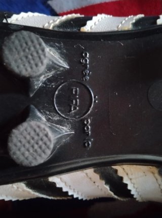 Botines de fútbol zegarra Fifa negros y blancos