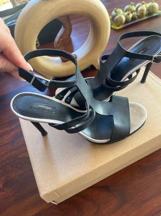 Sandalias Mango Piel Beige y azul marino