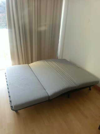 Sofá cama plegable gris y blanco