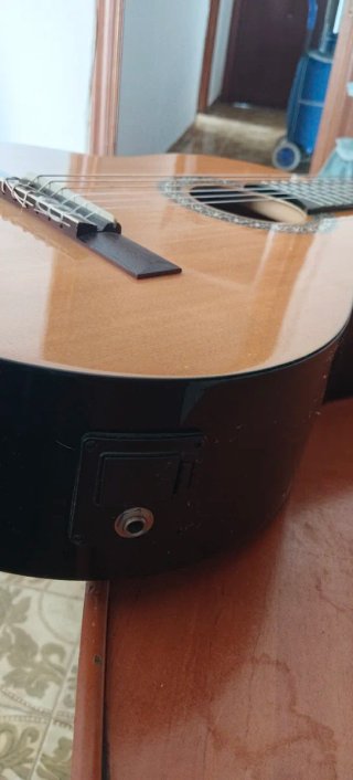 Guitarra Clásica con Salida Amplificador