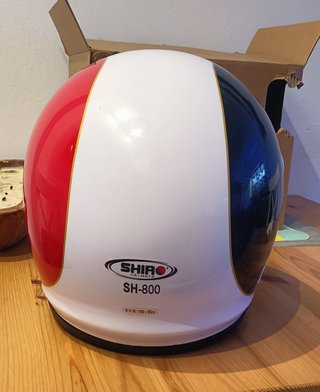 Casco de moto integral rojo y blanco