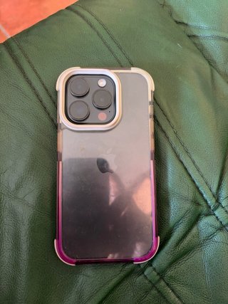 iPhone 15 Pro - Salud Batería 85% +cable Sin caja