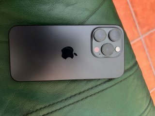 iPhone 15 Pro - Salud Batería 85% +cable Sin caja