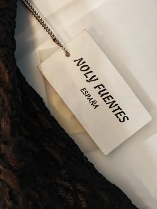 Cuerpo Noly Fuentes Negro y Dorado