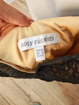 Cuerpo Noly Fuentes Negro y Dorado