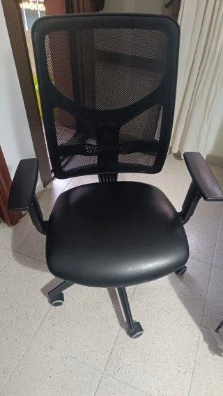 Silla de oficina negra
