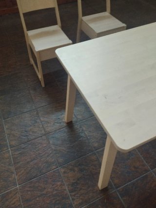 Mesa cocina con 2 sillas y banco