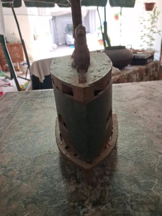 Ferro de engomar oliva antigo