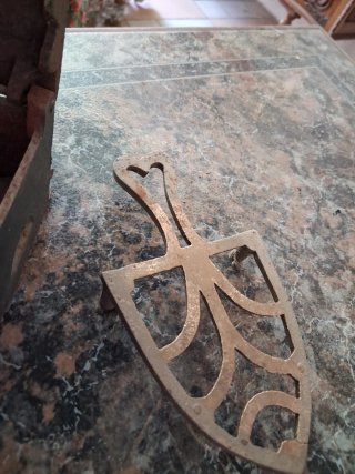 Ferro de engomar oliva antigo