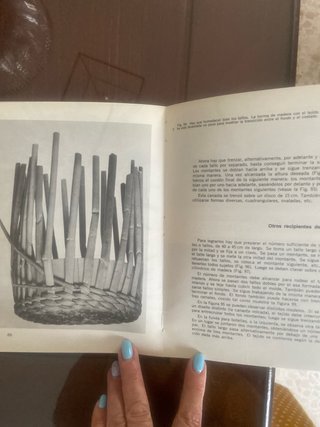 Libro adornos y objetos útiles con paja y junco
