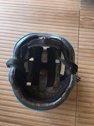 Casco azul para bicicleta