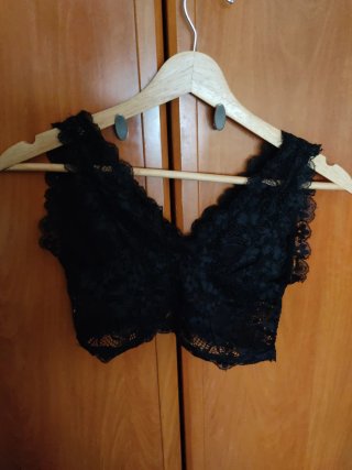 Crop top encaje negro