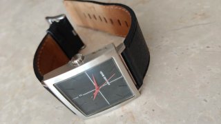 Reloj Armand Basi Cuadrado Negro y Plateado