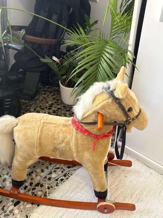 Caballo balancín infantil
