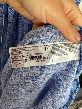 Vestido midi floral azul tirantes