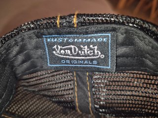 Gorra Von Dutch Rosa Negra Trucker