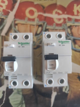 2 x I Diferencial 2p 25A en 30m Schneider