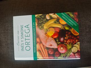 4 libros de la colección cocinar con Inés y Simone