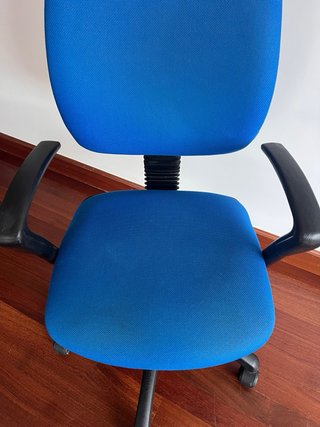 Silla de estudio azul y negra