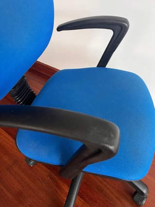 Silla de estudio azul y negra