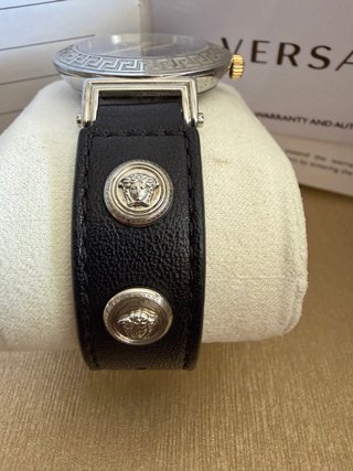 Reloj Versace Mujer Negro y Dorado