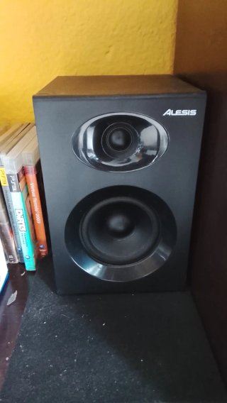 Altavoces Alesis Elevate 4 Negros