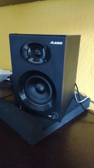 Altavoces Alesis Elevate 4 Negros