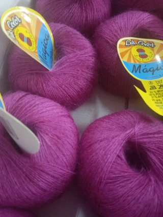 Lote 12 ovillos lana Mohair morado