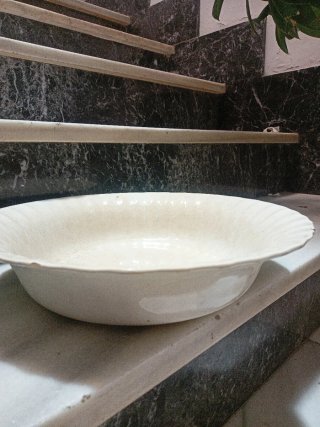 Palangana de loza beige para decoración
