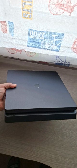 PS4 Slim 1TB + 2 Mandos + 7 Juegos