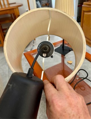 1 lampa mesa y otra techo