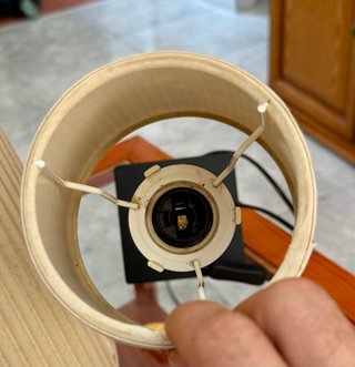 1 lampa mesa y otra techo