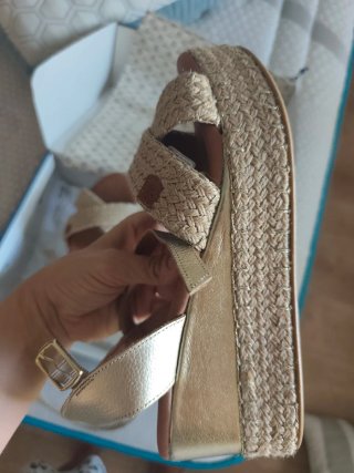 Sandalias Popa Beige y Doradas Talla 39