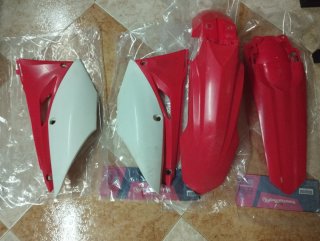 Motocross Plásticos Honda Rojos estos días 60€