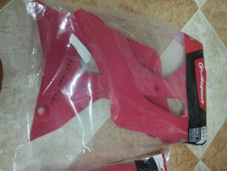 Motocross Plásticos Honda Rojos estos días 60€