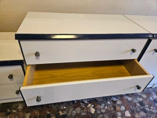 Mueble de salón modular blanco y azul marino