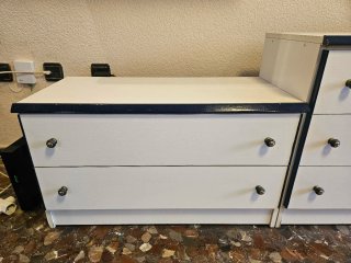 Mueble de salón modular blanco y azul marino