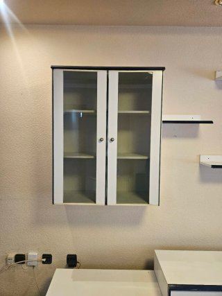 Mueble de salón modular blanco y azul marino
