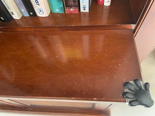 Mueble de salón clásico madera y cristal