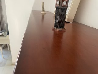 Mueble de salón clásico madera y cristal
