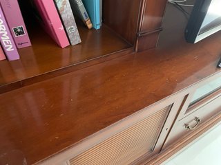 Mueble de salón clásico madera y cristal