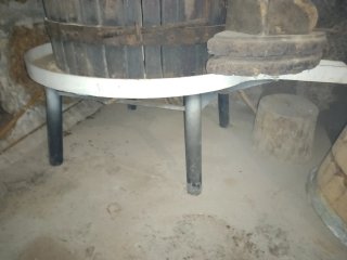 Prensa de vino de madera antigua