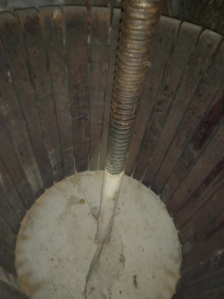 Prensa de vino de madera antigua