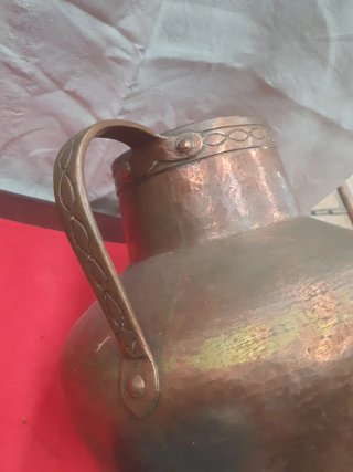 Cántaro de cobre con dos asas