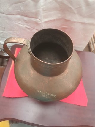 Cántaro de cobre con dos asas