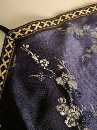 Top japonés floral azul y plata