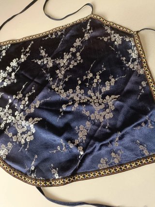 Top japonés floral azul y plata