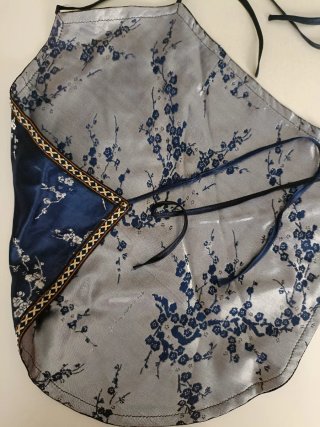 Top japonés floral azul y plata
