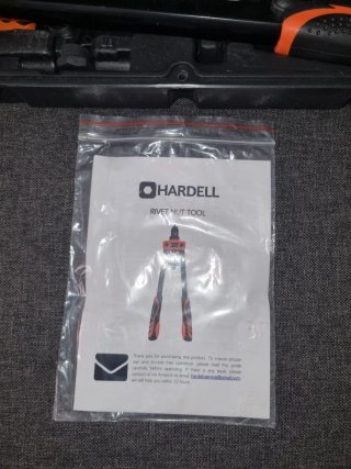 Remachadora de tuercas Hardell