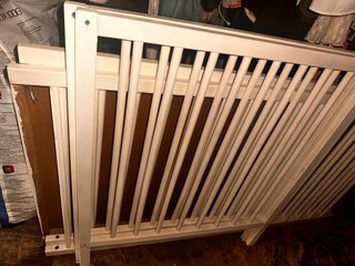 Cuna de madera blanca